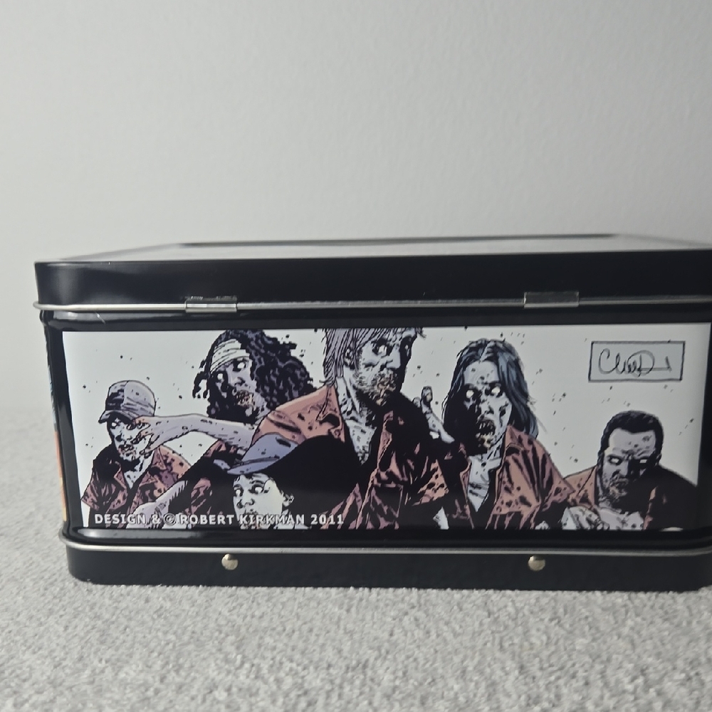 The Walking Dead Black Lunch Box - Picture 6 of 8